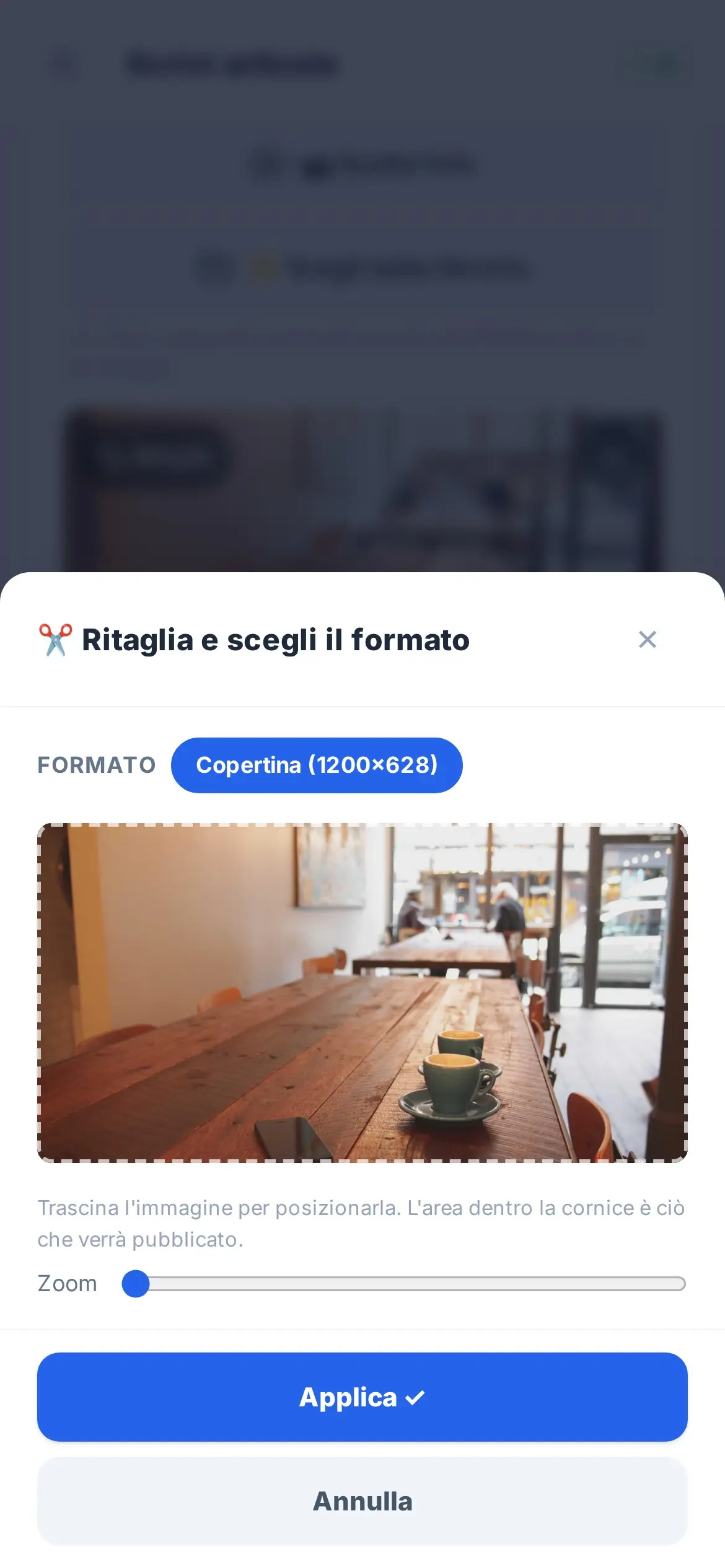 La scelta della copertina sul telefono, con foto scattata o presa dalla galleria condivisa